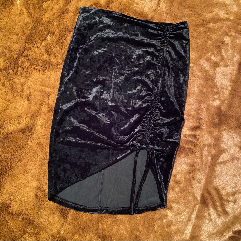 bebe black velvet skirt with synch side